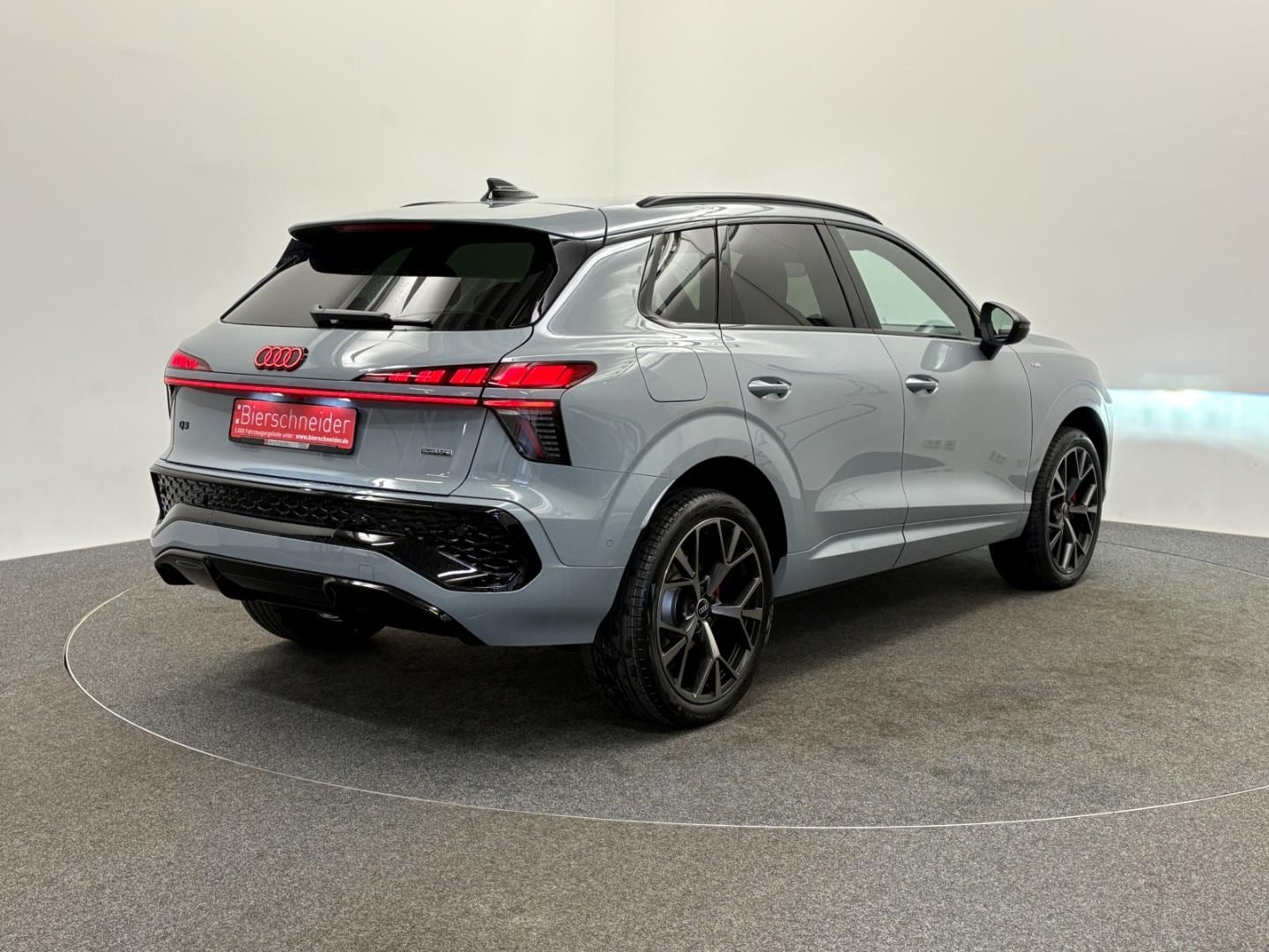 Bild über Audi Q3 SUV TFSI quattro 150 kW S tronic - für weitere Informationen kontaktieren Sie den Audi Partner