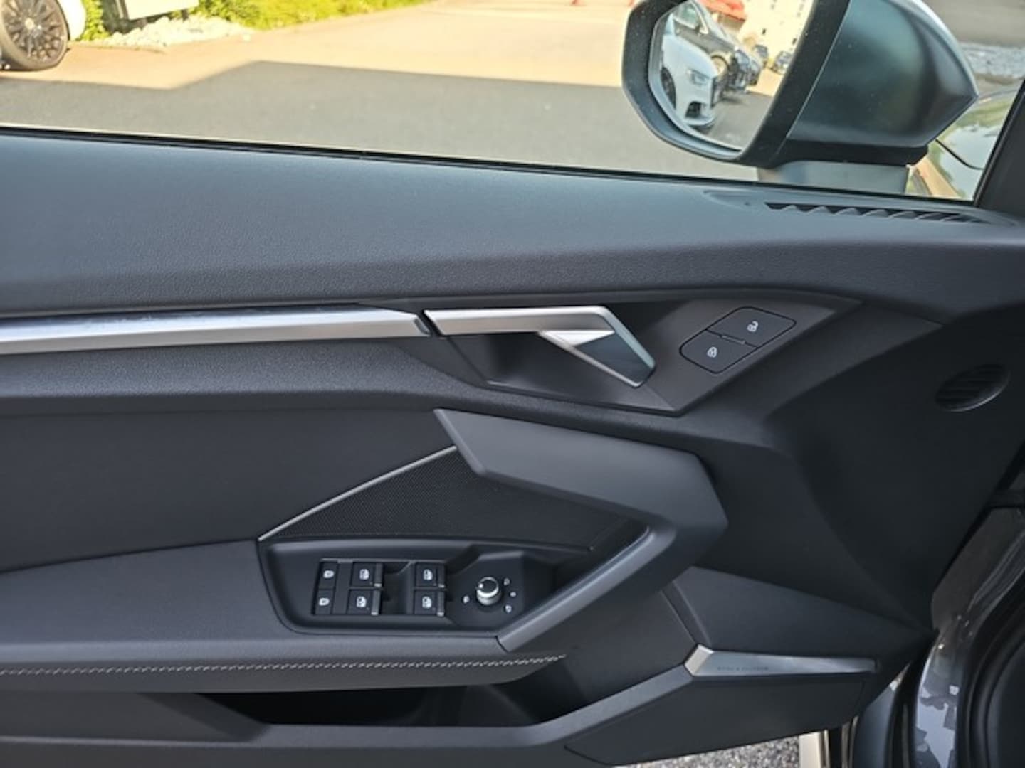 Bild über Audi S3 Sportback TFSI quattro S tronic - für weitere Informationen kontaktieren Sie den Audi Partner