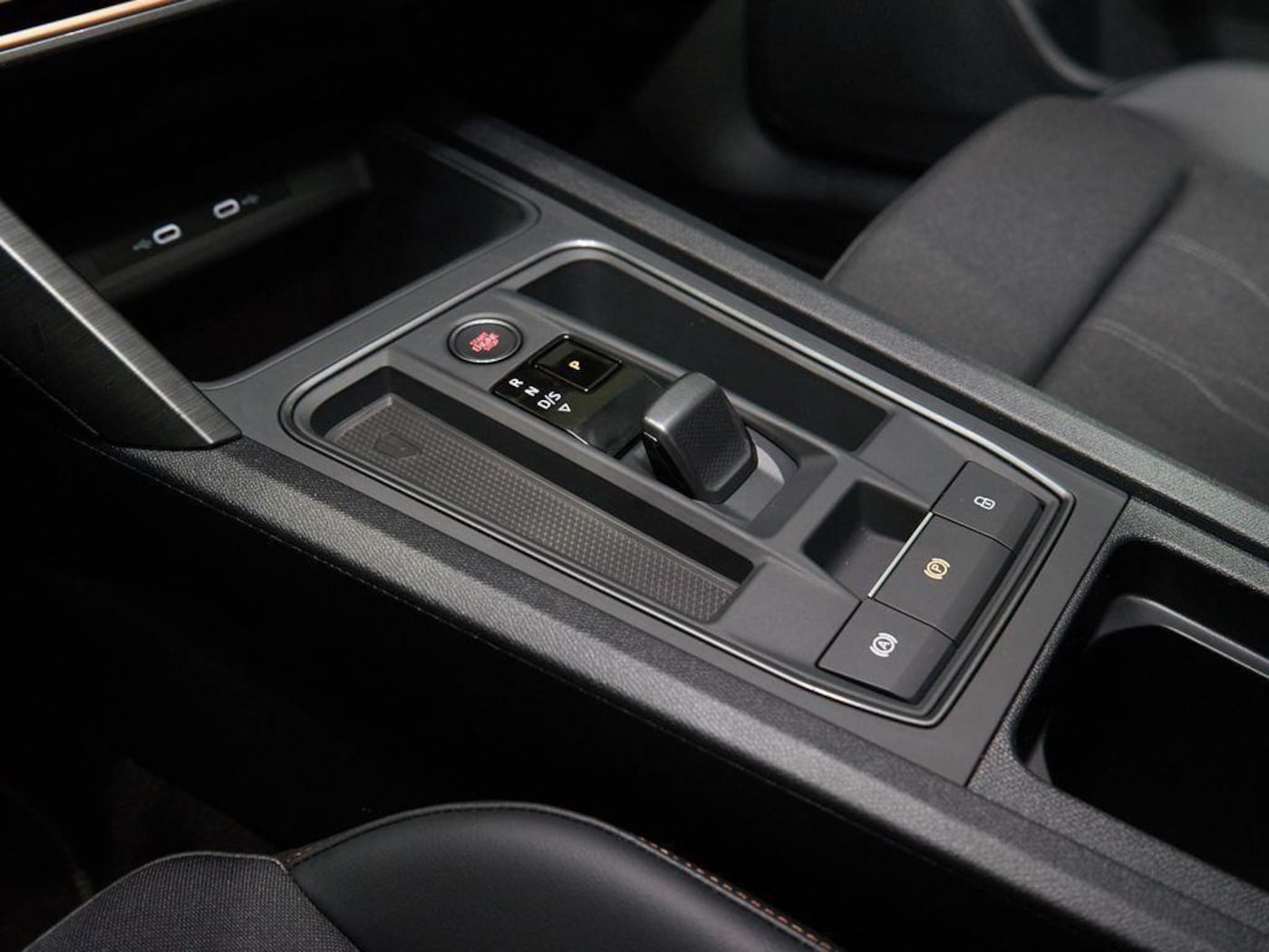 CUPRA Leon León 1.5 eTSI DSG 110 kW (150 CV) — photo 12