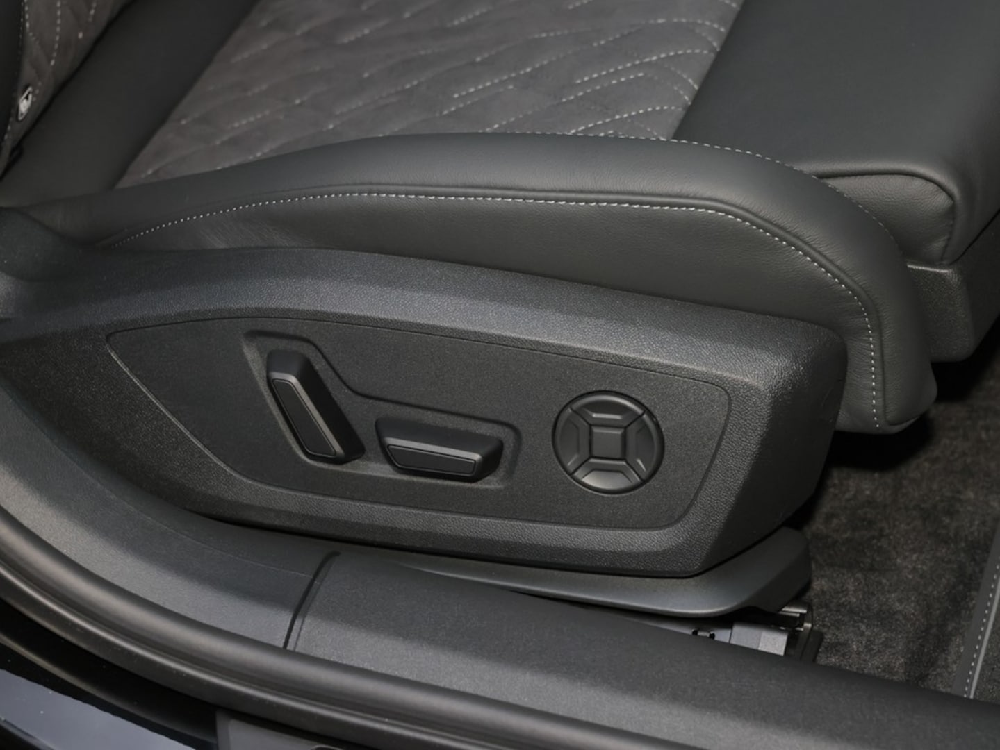 Bild über Audi A5 Avant e-hybrid e-hybrid quattro 270 kW S tronic - für weitere Informationen kontaktieren Sie den Audi Partner