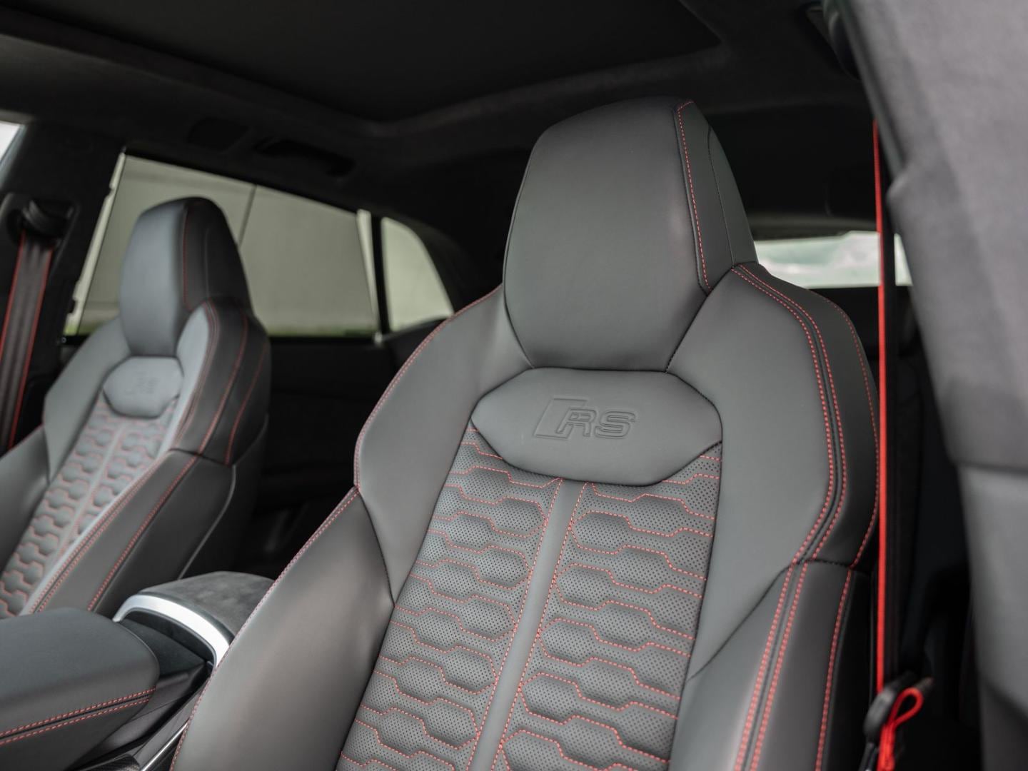 Bild über Audi RS Q8 SUV TFSI quattro tiptronic - für weitere Informationen kontaktieren Sie den Audi Partner
