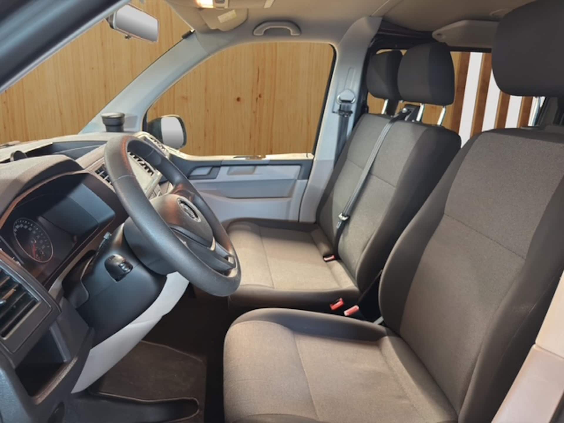 Volkswagen T6 Transporter Kombi