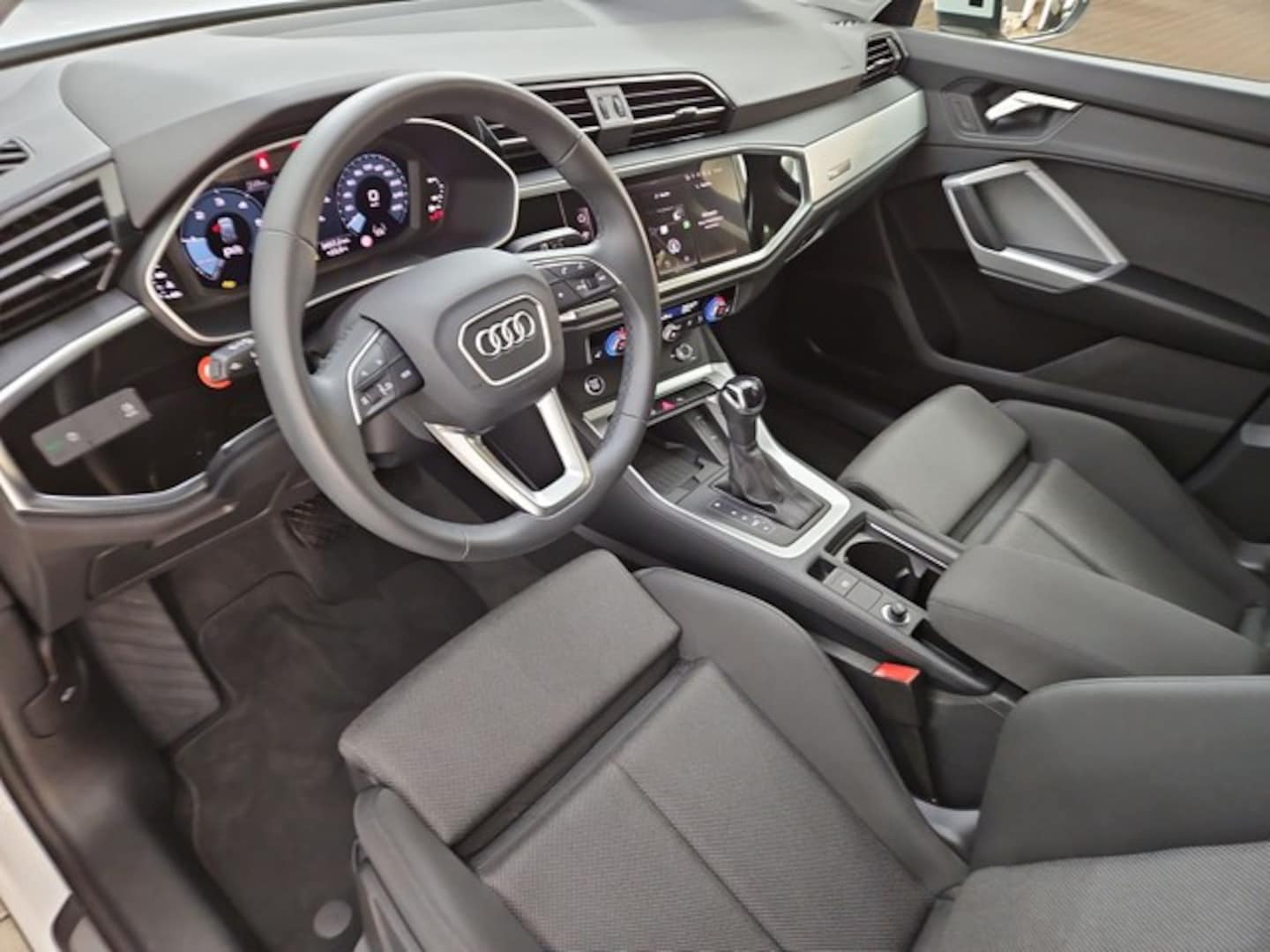 Bild über Audi Q3 TDI 110 kW S tronic - für weitere Informationen kontaktieren Sie den Audi Partner