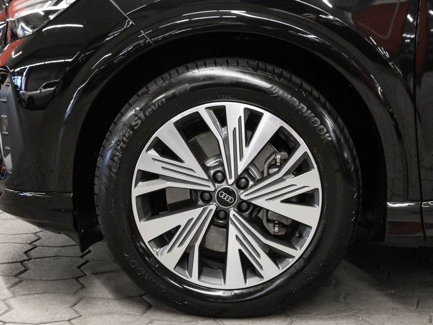 Bild über Audi Q4 e-tron 40 e-tron - für weitere Informationen kontaktieren Sie den Audi Partner