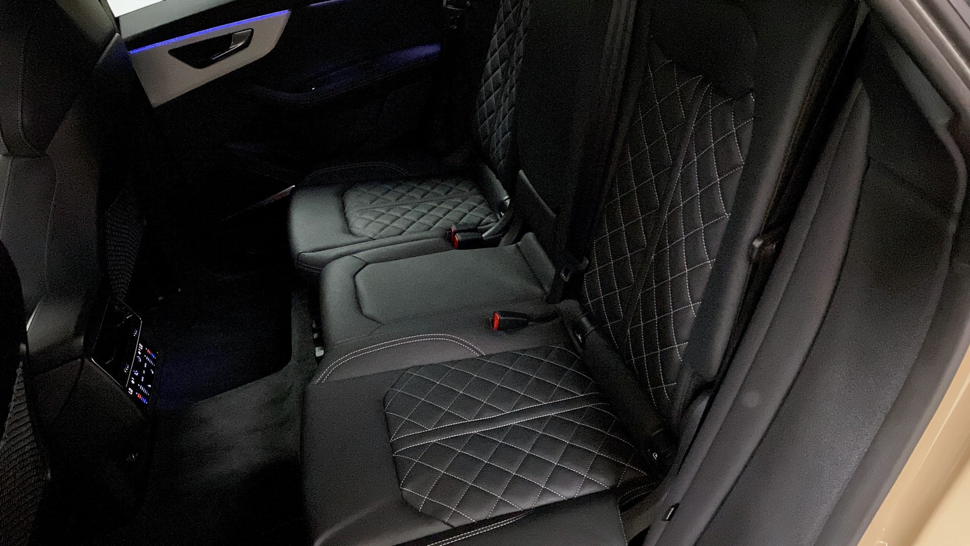 Bild som visar Audi Q8 SUV Q8 SUV 50 TDI quattro 286 hk tiptronic - för mer information kontakta din Audi Partner