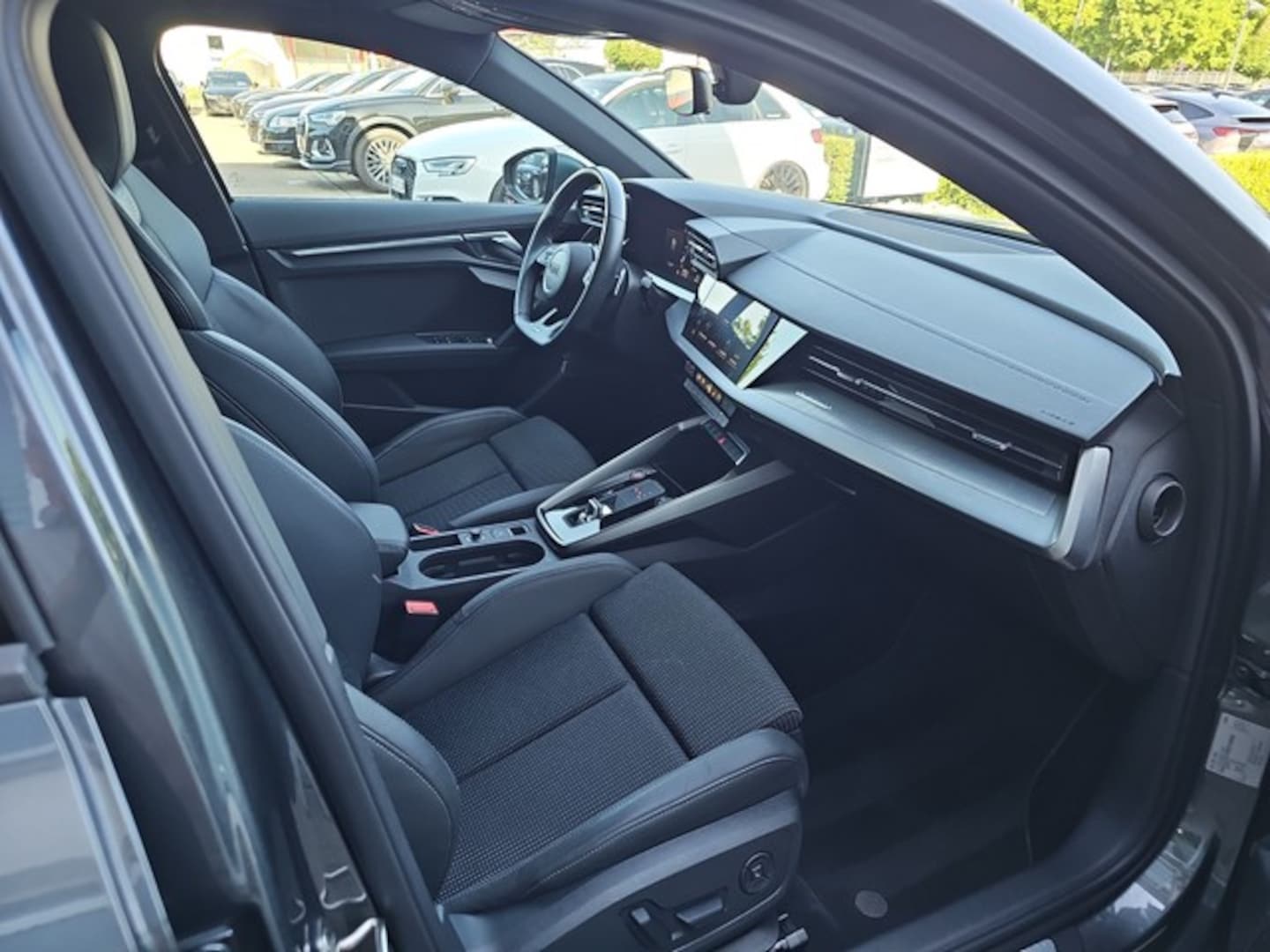 Bild über Audi S3 Sportback TFSI quattro S tronic - für weitere Informationen kontaktieren Sie den Audi Partner