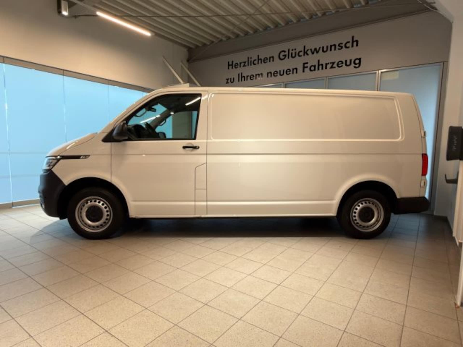 Volkswagen T6.1 Transporter Kasten langer Radstand