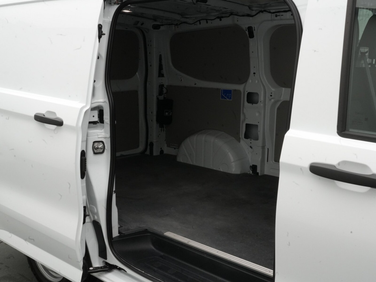 Volkswagen Transporter Kasten kurzer Radstand – Bild 9