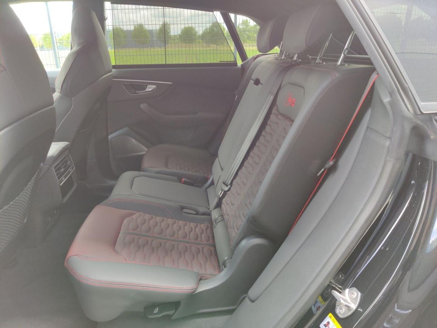Bild über Audi RS Q8 SUV performance quattro tiptronic - für weitere Informationen kontaktieren Sie den Audi Partner