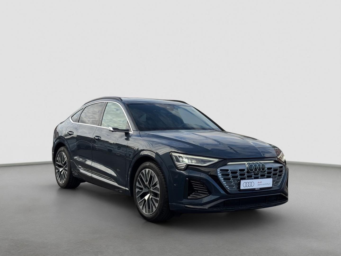 Bild über Audi Q8 Sportback e-tron S line 55 e-tron quattro - für weitere Informationen kontaktieren Sie den Audi Partner