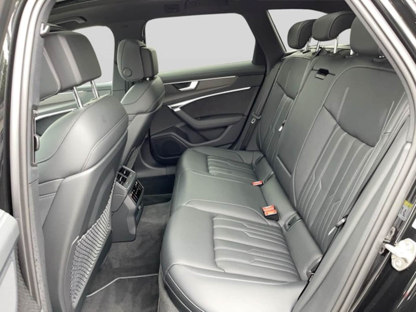 Bild über Audi S6 Avant TDI quattro tiptronic - für weitere Informationen kontaktieren Sie den Audi Partner