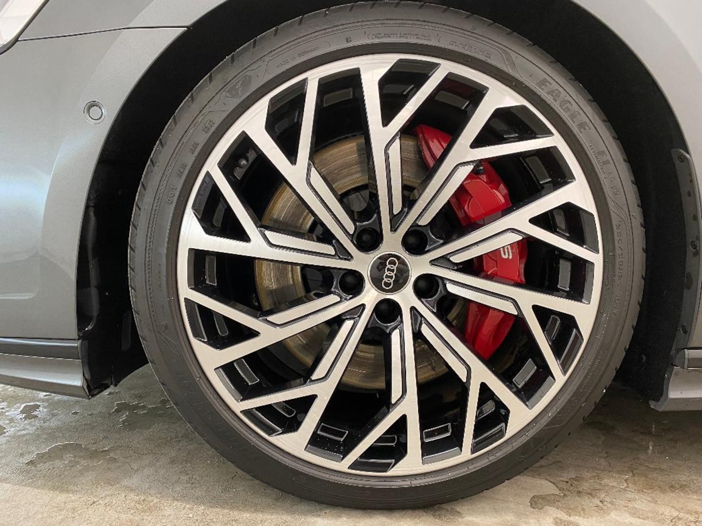 Bild über Audi S8 TFSI quattro tiptronic - für weitere Informationen kontaktieren Sie den Audi Partner
