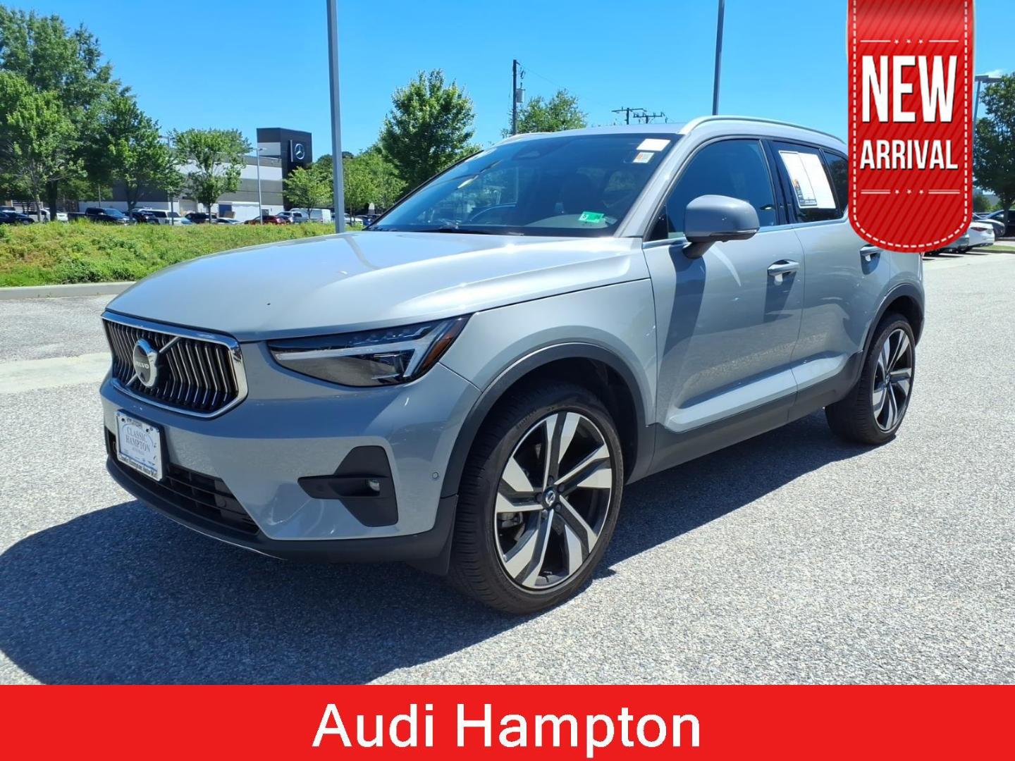 2024 Volvo XC40 B5 Ultimate Bright AWD's photo