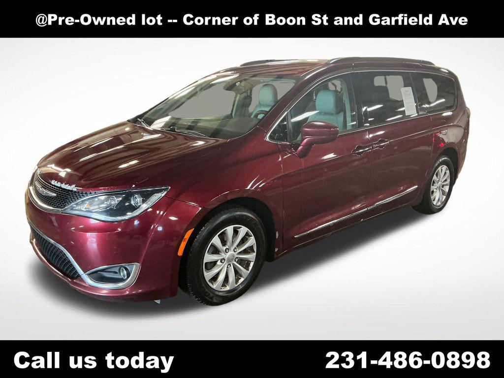 2017 Chrysler Pacifica Touring-L's photo