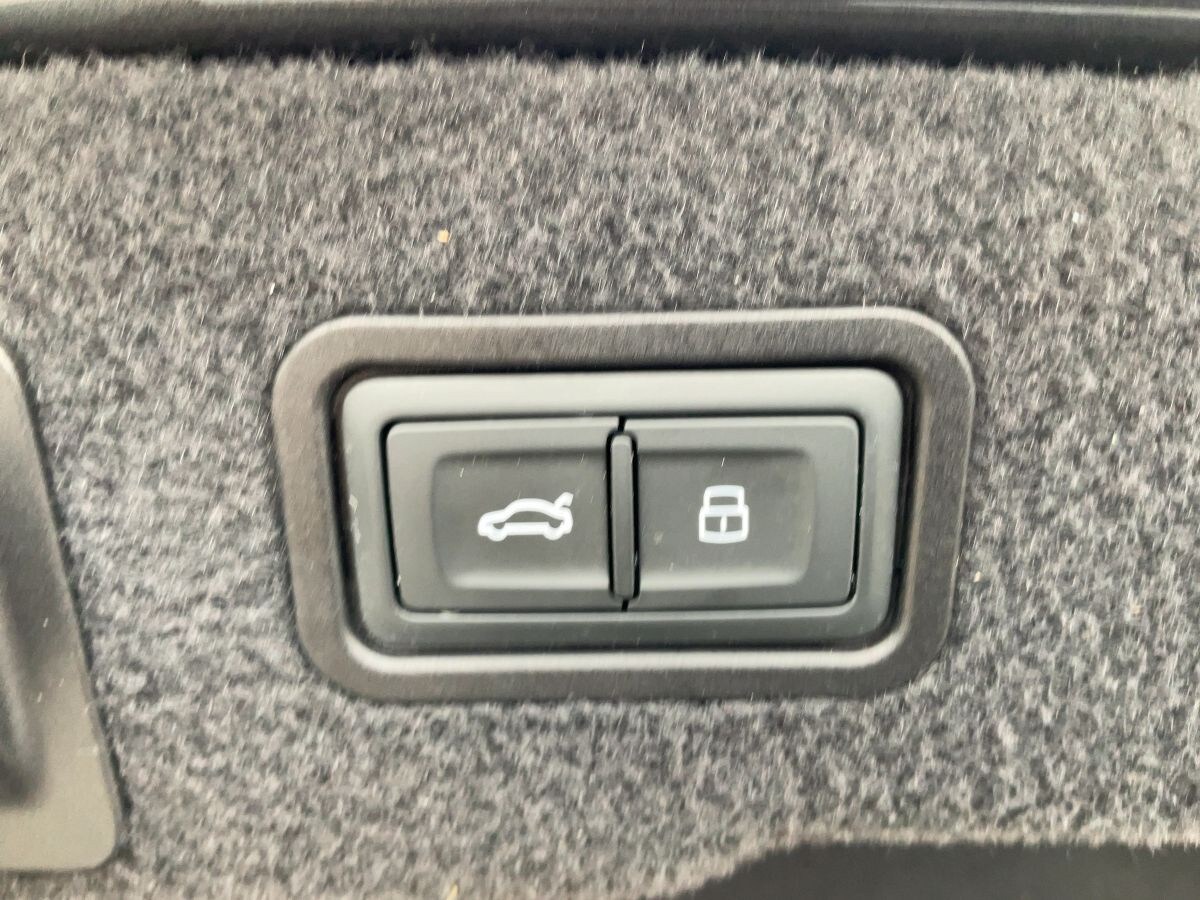 Image about Audi S8 TFSI quattro tiptronic