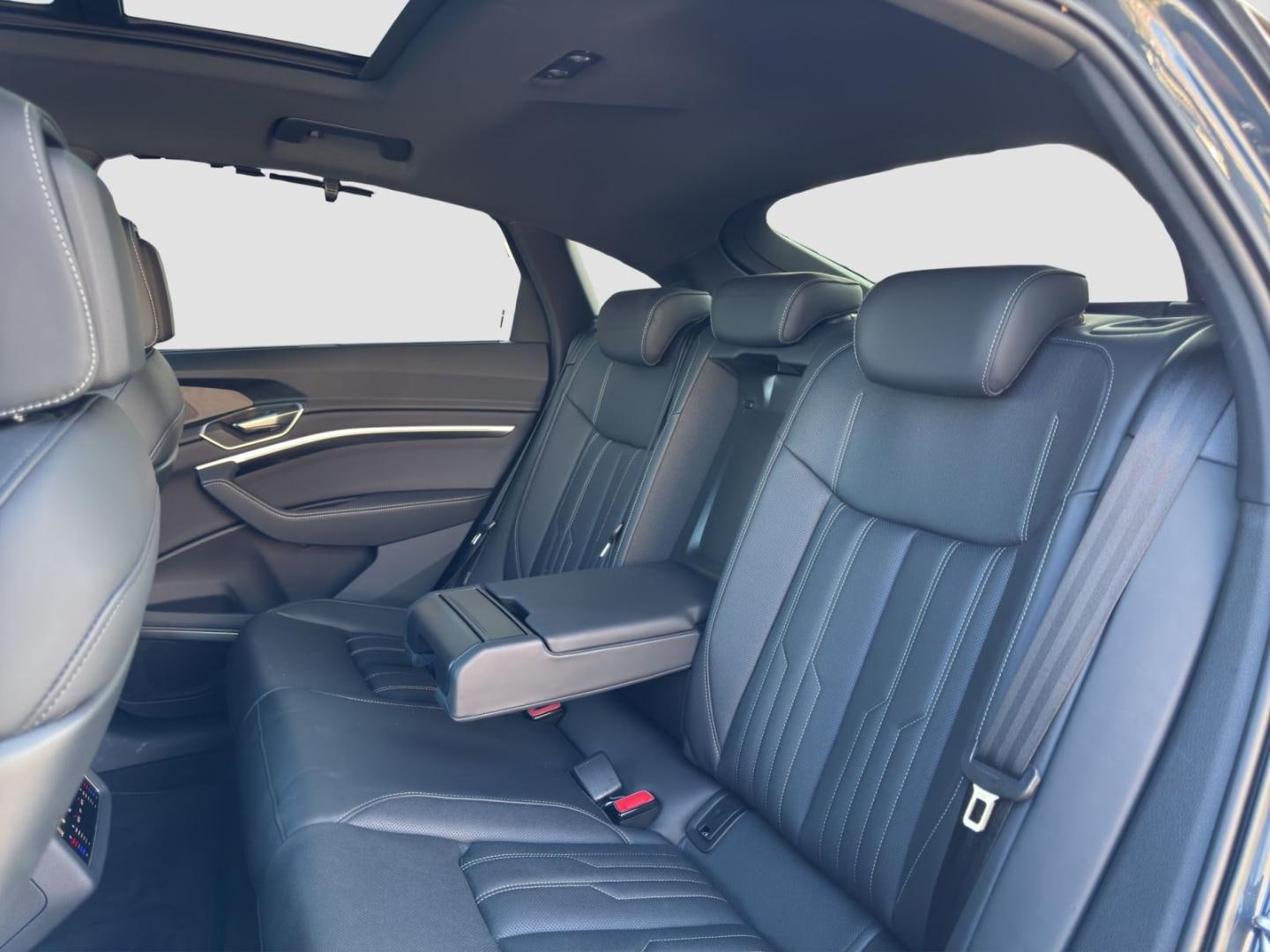 Bild über Audi Q8 Sportback e-tron S line 55 e-tron quattro - für weitere Informationen kontaktieren Sie den Audi Partner