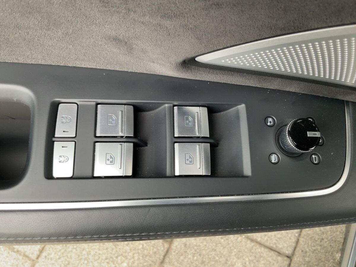 Image about Audi S8 TFSI quattro tiptronic