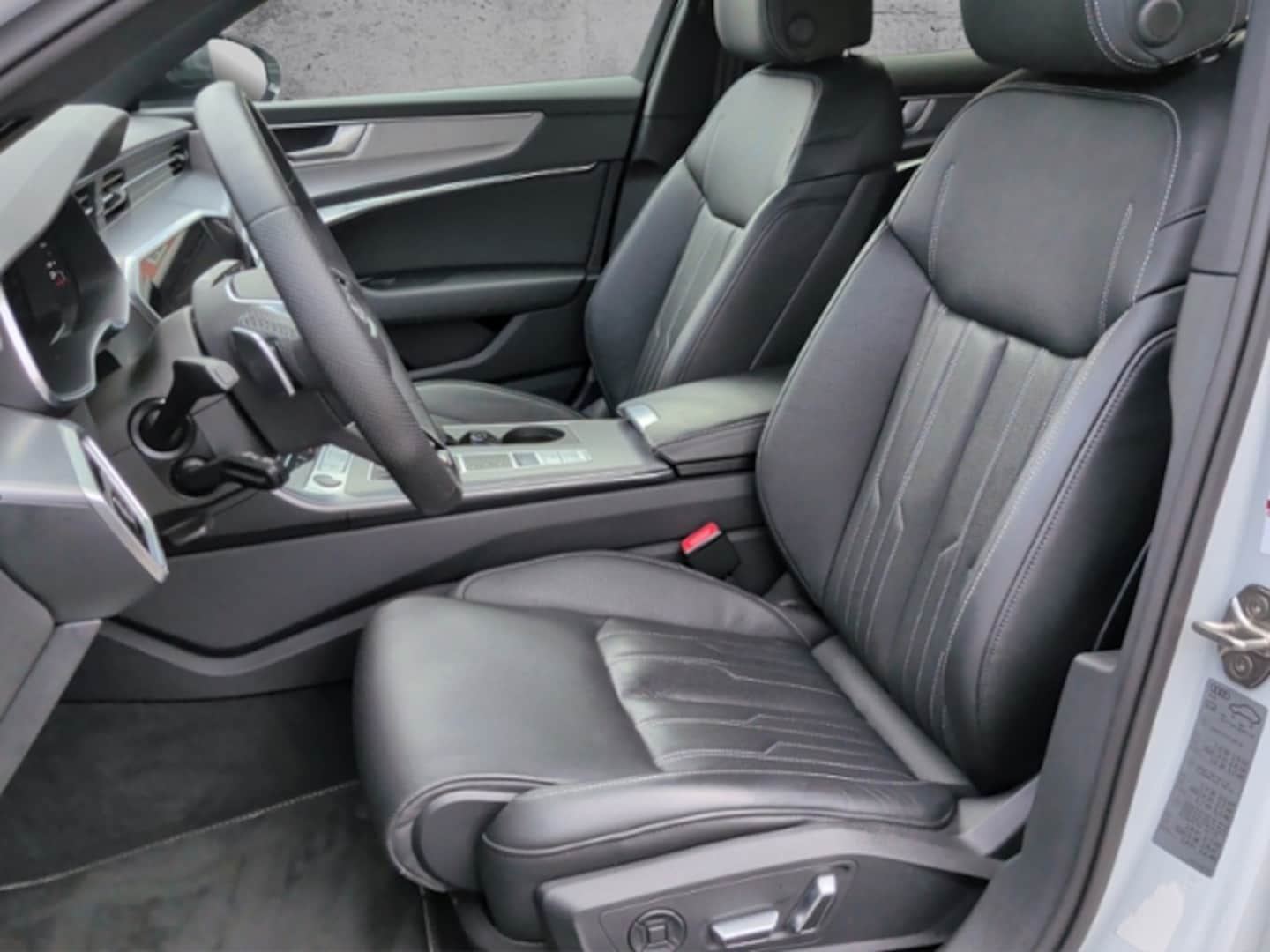 Bild über Audi A6 Avant TFSI e S line 55 TFSI e quattro S tronic - für weitere Informationen kontaktieren Sie den Audi Partner