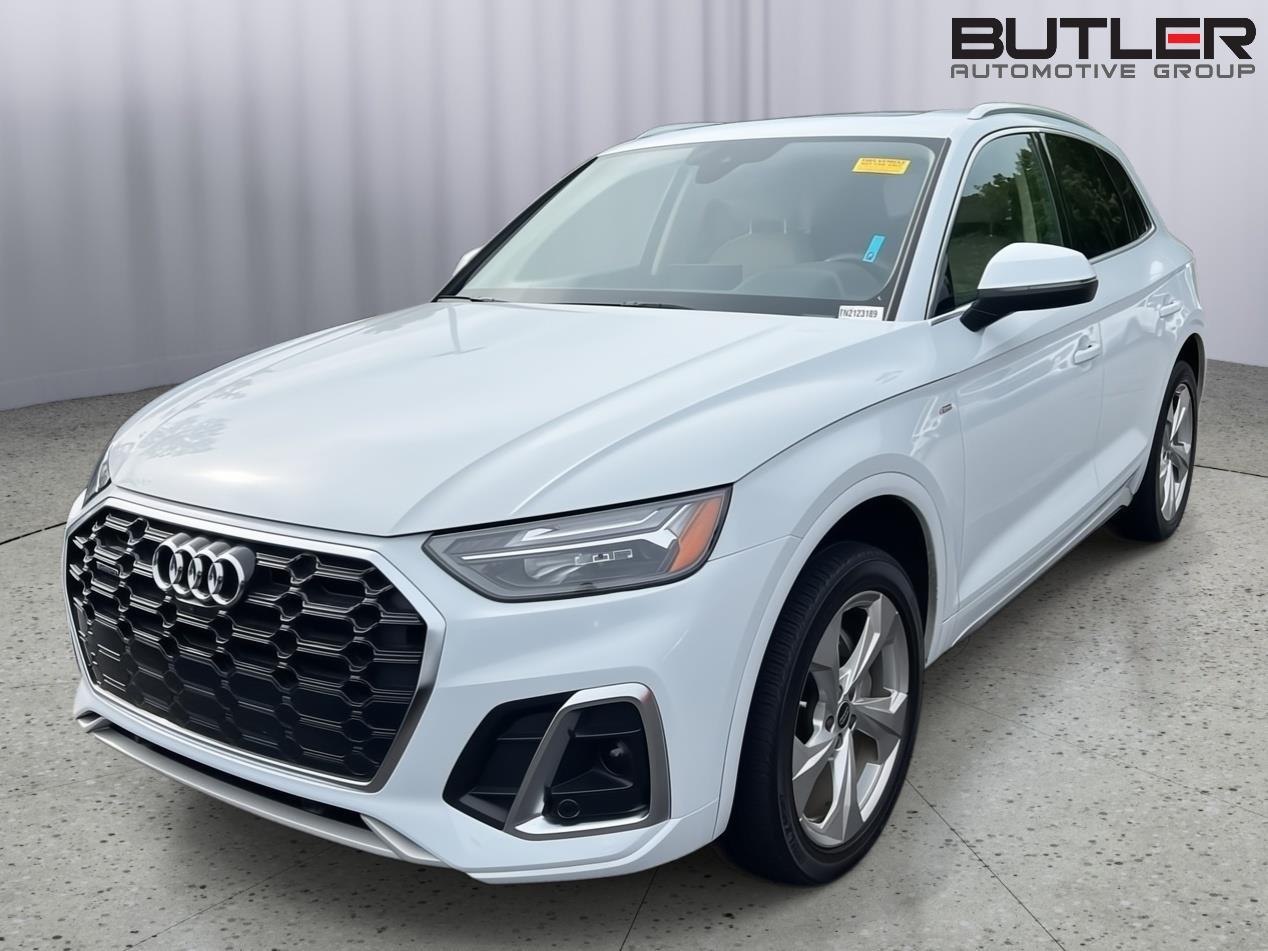 2022 Audi Q5 45 Premium Plus's photo