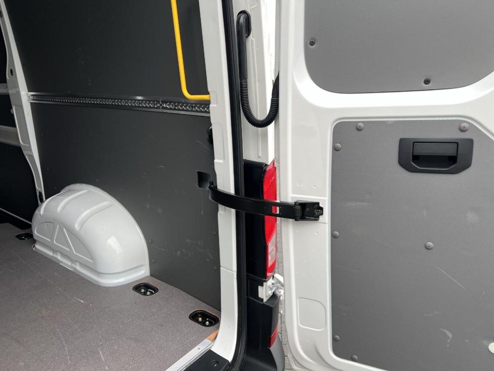 Volkswagen Crafter Kasten mittlerer Radstand – Bild 15