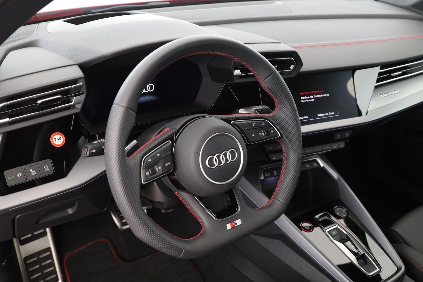 Bild über Audi S3 Sportback TFSI quattro S tronic - für weitere Informationen kontaktieren Sie den Audi Partner