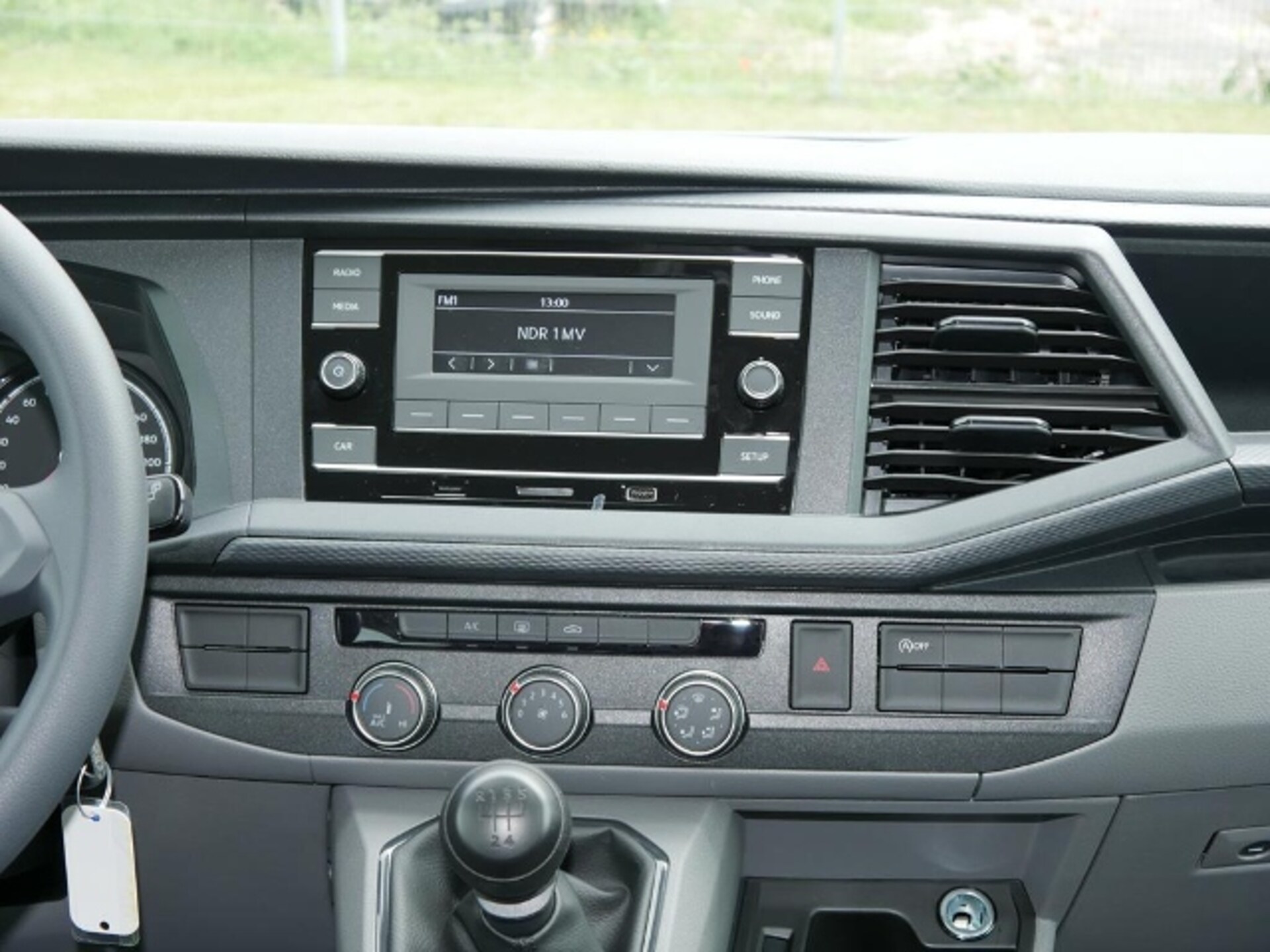 Volkswagen T6.1 Transporter Kombi langer Radstand