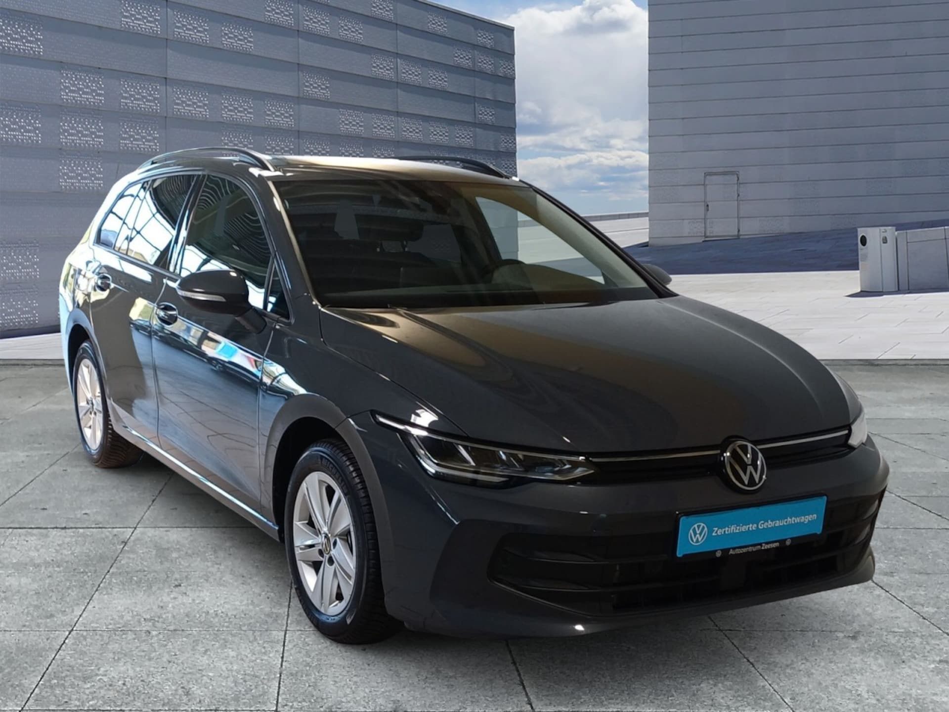Volkswagen Golf Variant Life