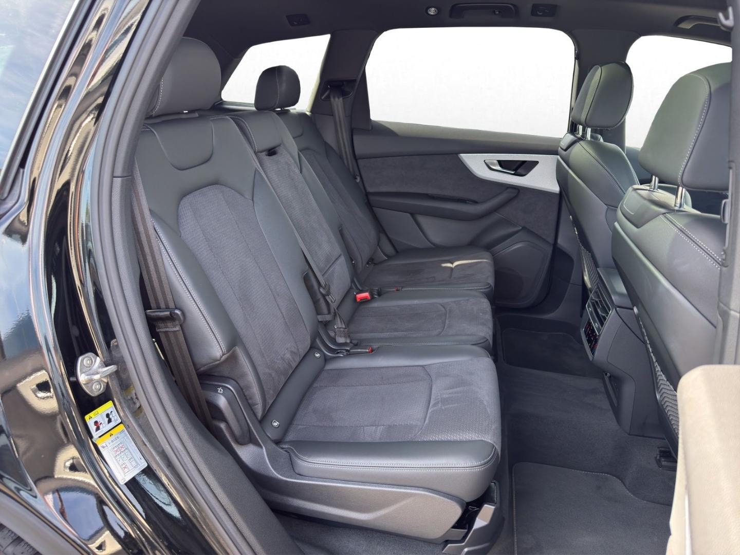 Bild über Audi SQ7 SUV TFSI quattro 373 kW tiptronic - für weitere Informationen kontaktieren Sie den Audi Partner