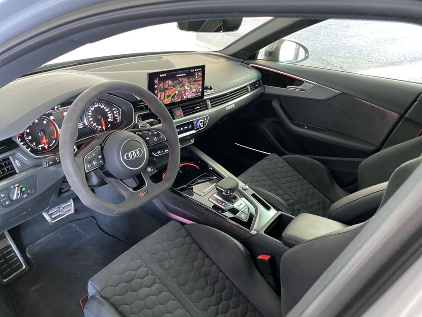 Bild über Audi RS 4 Avant TFSI quattro tiptronic - für weitere Informationen kontaktieren Sie den Audi Partner