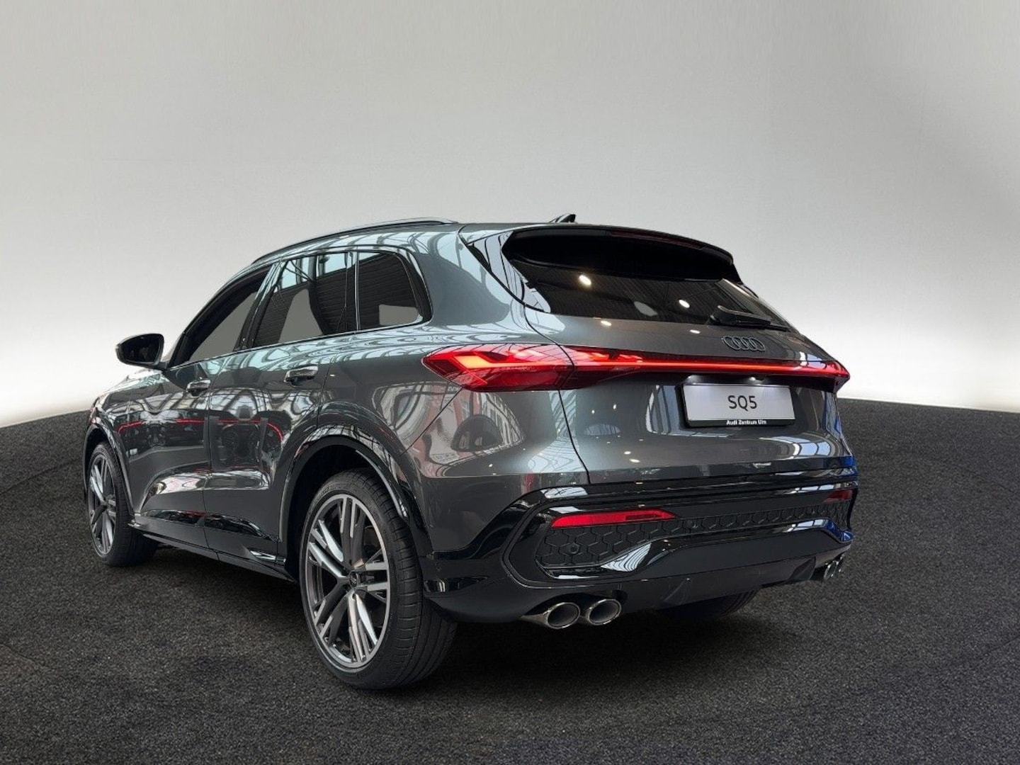 Bild über Audi SQ5 SUV edition one mit Akzenten mythosschwarz TFSI 270 kW S tronic - für weitere Informationen kontaktieren Sie den Audi Partner