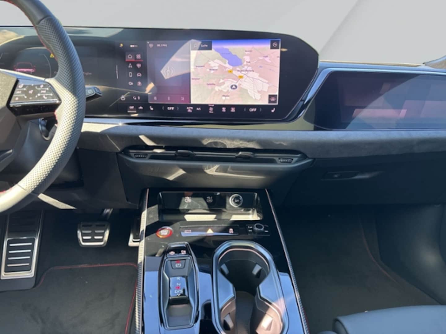 Bild über Audi A6 Avant TFSI quattro 270 kW S tronic - für weitere Informationen kontaktieren Sie den Audi Partner