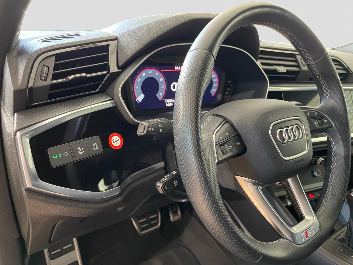 Bild über Audi Q3 Sportback S line 45 TFSI quattro S tronic - für weitere Informationen kontaktieren Sie den Audi Partner