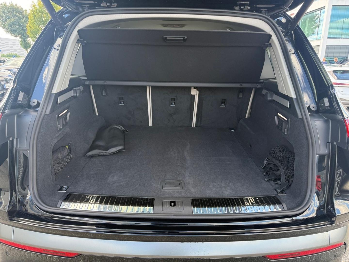 Bild über Audi Q7 SUV TDI quattro 220 kW tiptronic - für weitere Informationen kontaktieren Sie den Audi Partner