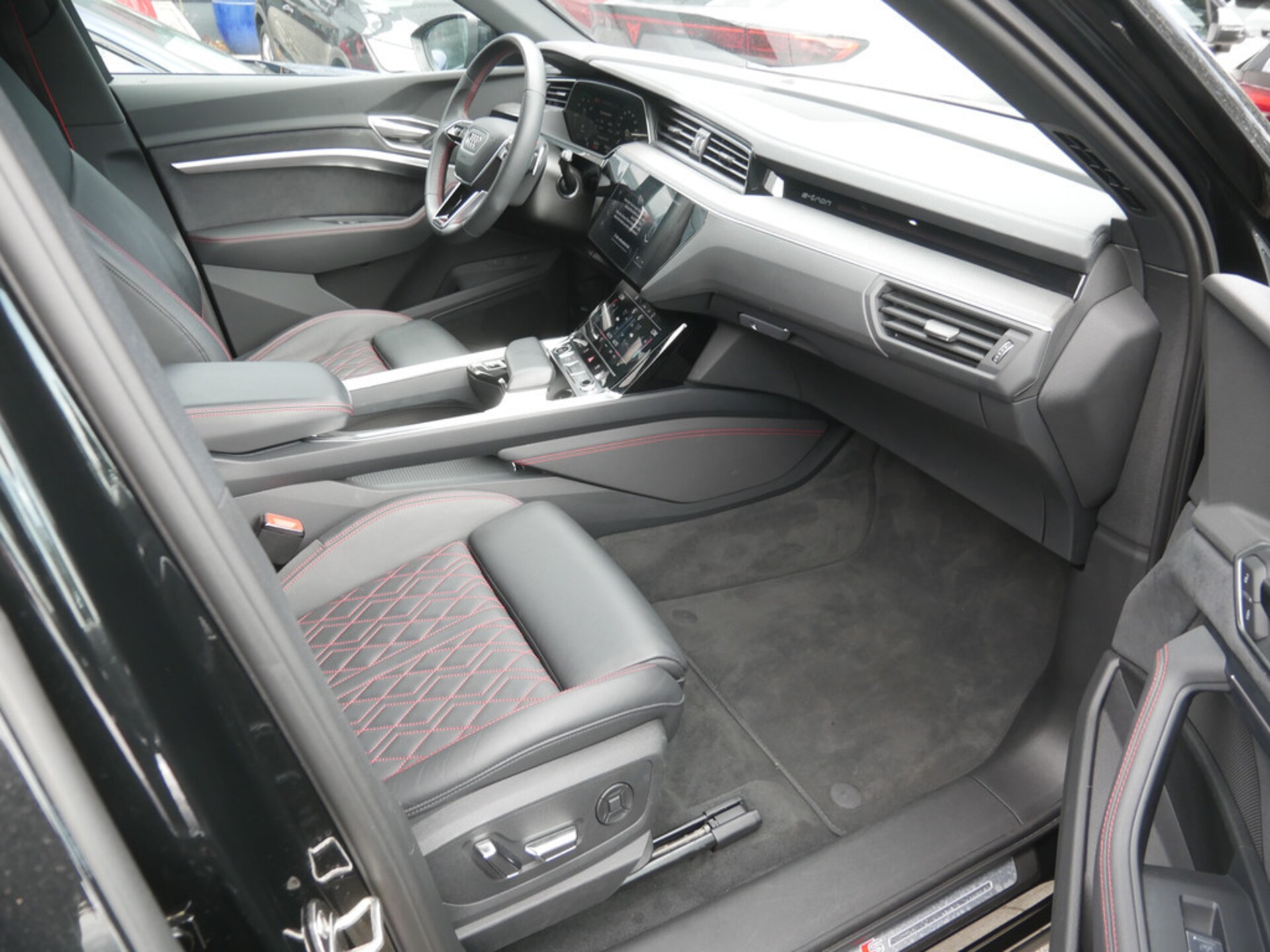 Audi Q8 e-tron S line