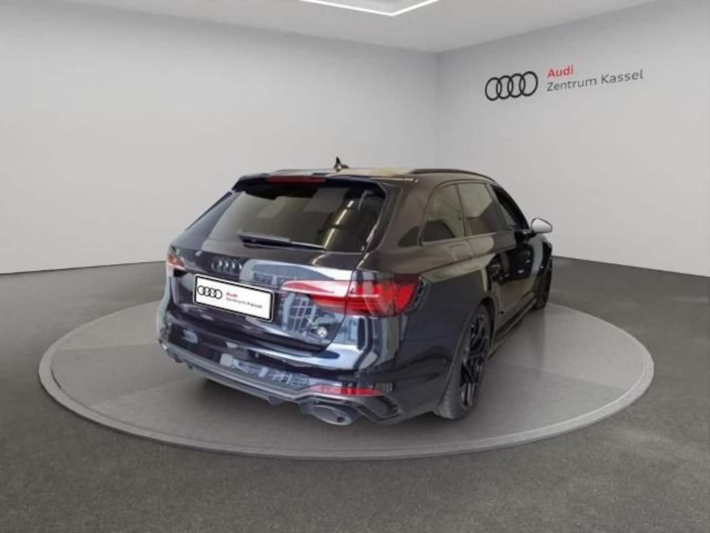 Bild über Audi RS 4 Avant TFSI quattro tiptronic - für weitere Informationen kontaktieren Sie den Audi Partner