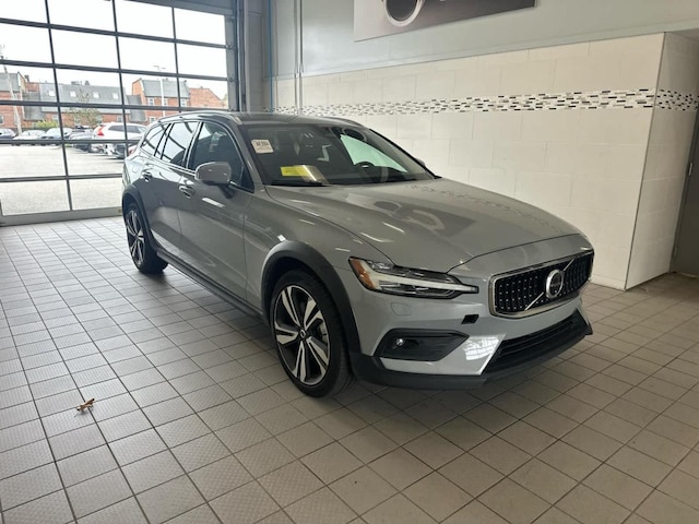 2025 Volvo V60 Cross Country