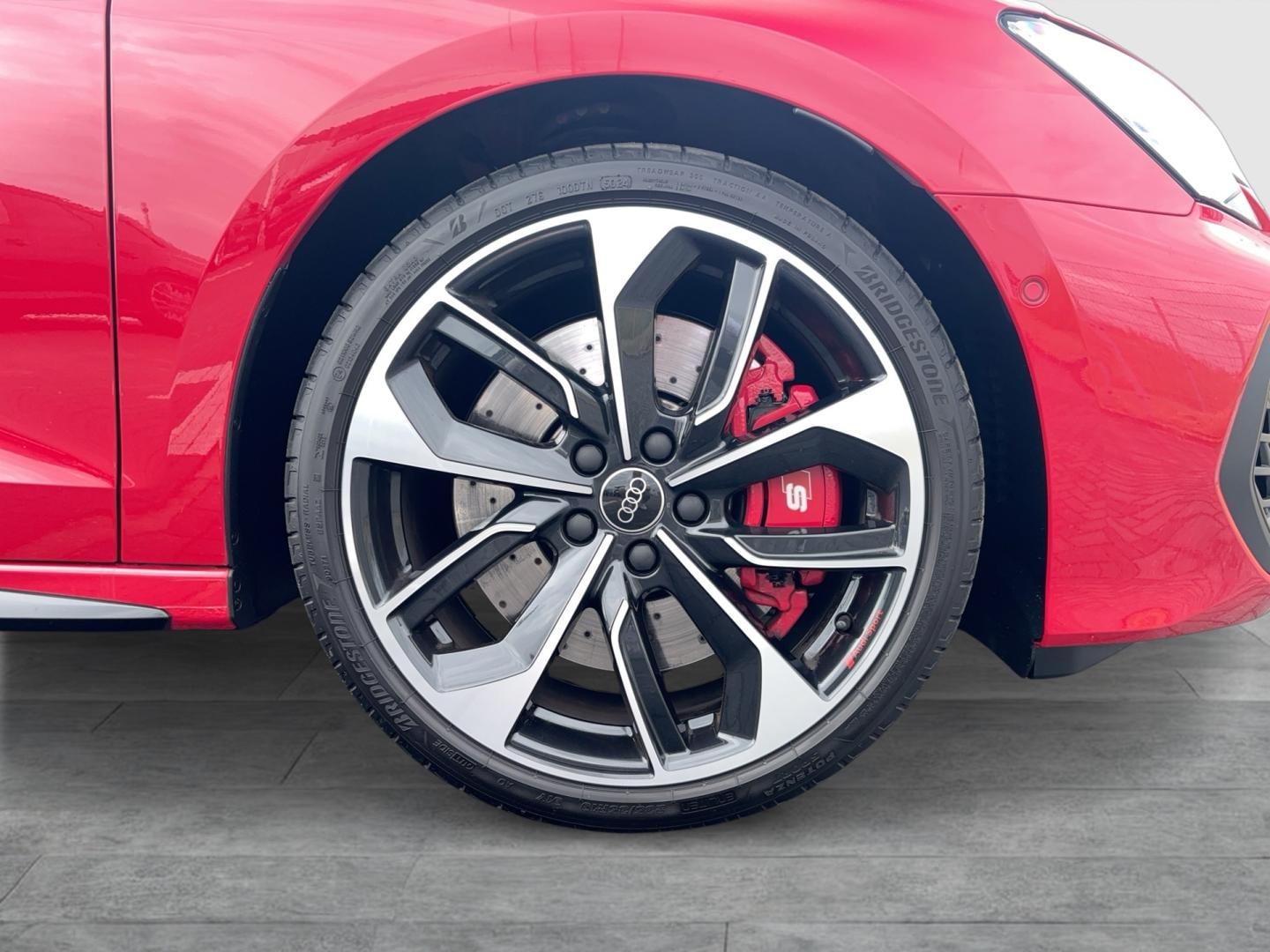 Bild über Audi S3 Sportback TFSI quattro S tronic - für weitere Informationen kontaktieren Sie den Audi Partner