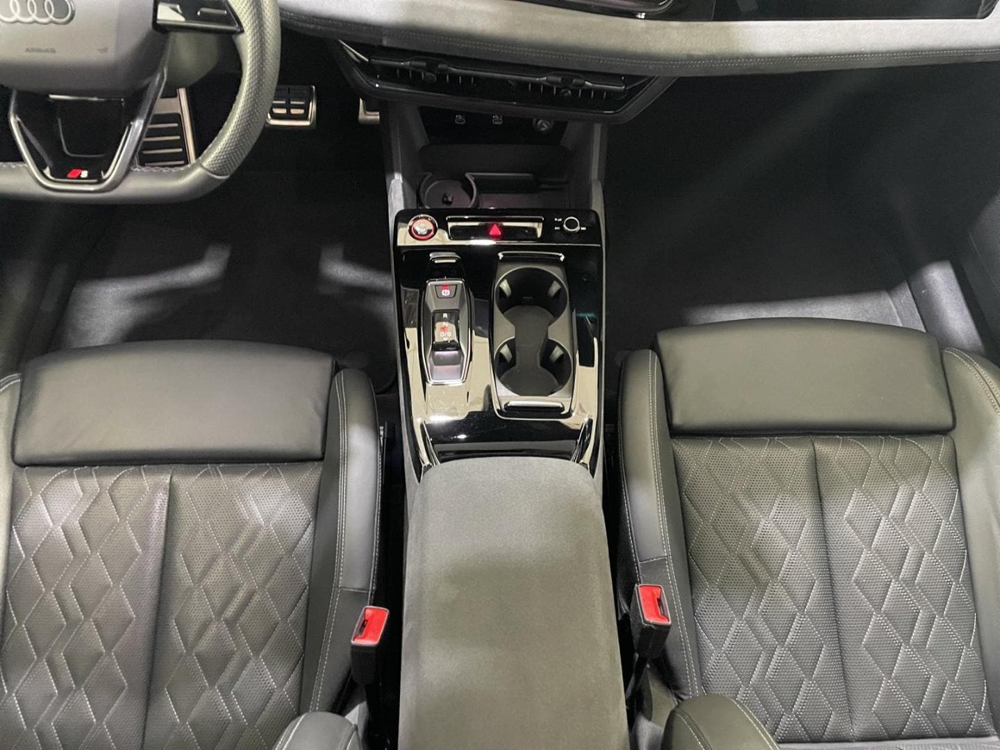 Bild über Audi S6 Avant e-tron edition one grey e-tron - für weitere Informationen kontaktieren Sie den Audi Partner
