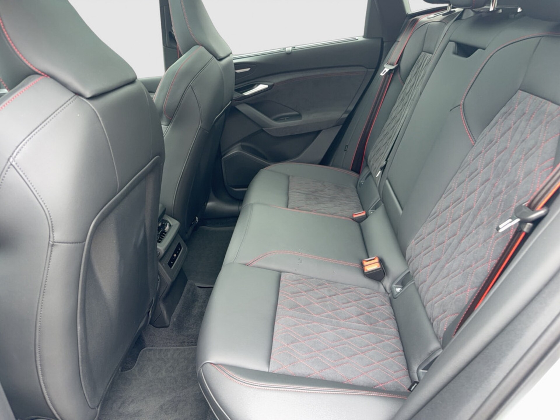 Audi SQ6 SUV e-tron