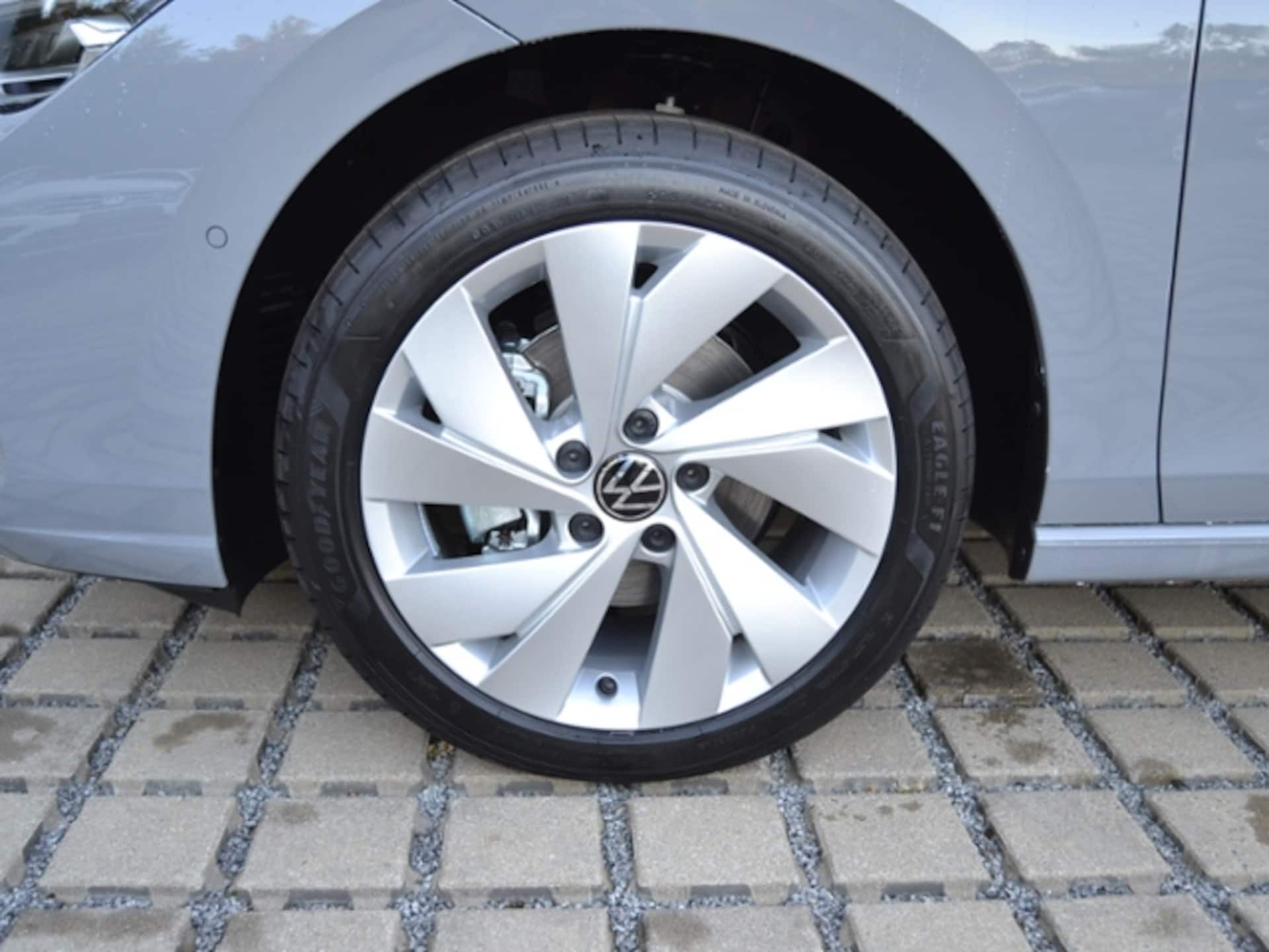 Volkswagen Golf Style