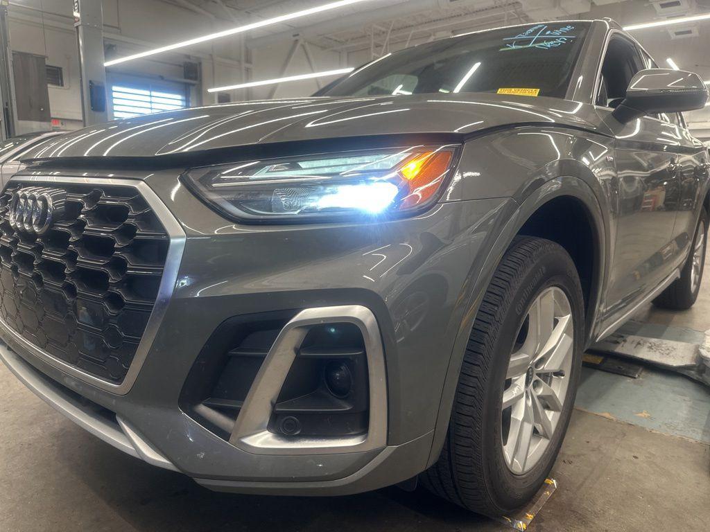 2023 Audi Q5 45 Premium's photo