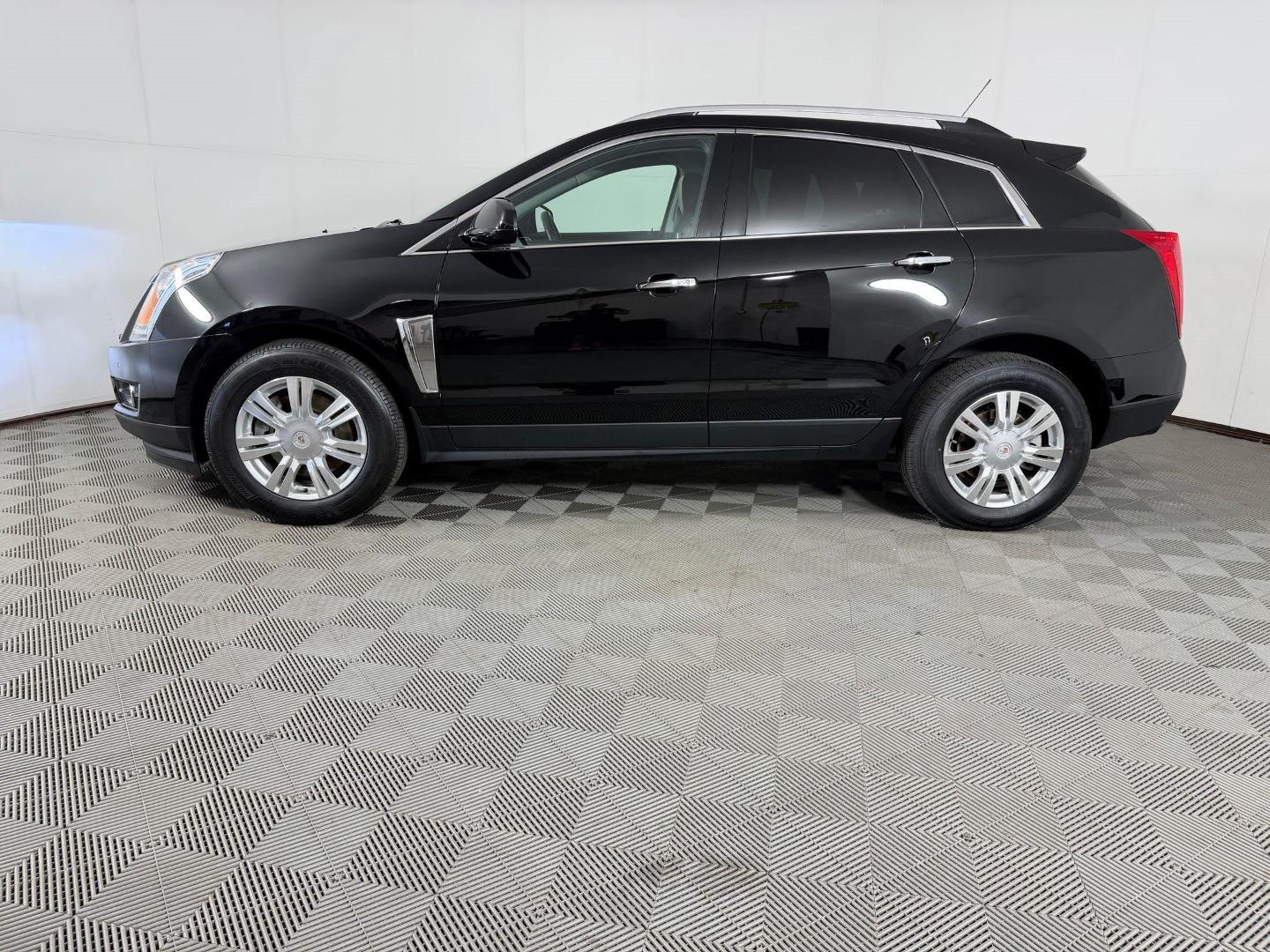 Used 2016 Cadillac SRX Luxury Collection with VIN 3GYFNBE34GS525652 for sale in Rockville, MD