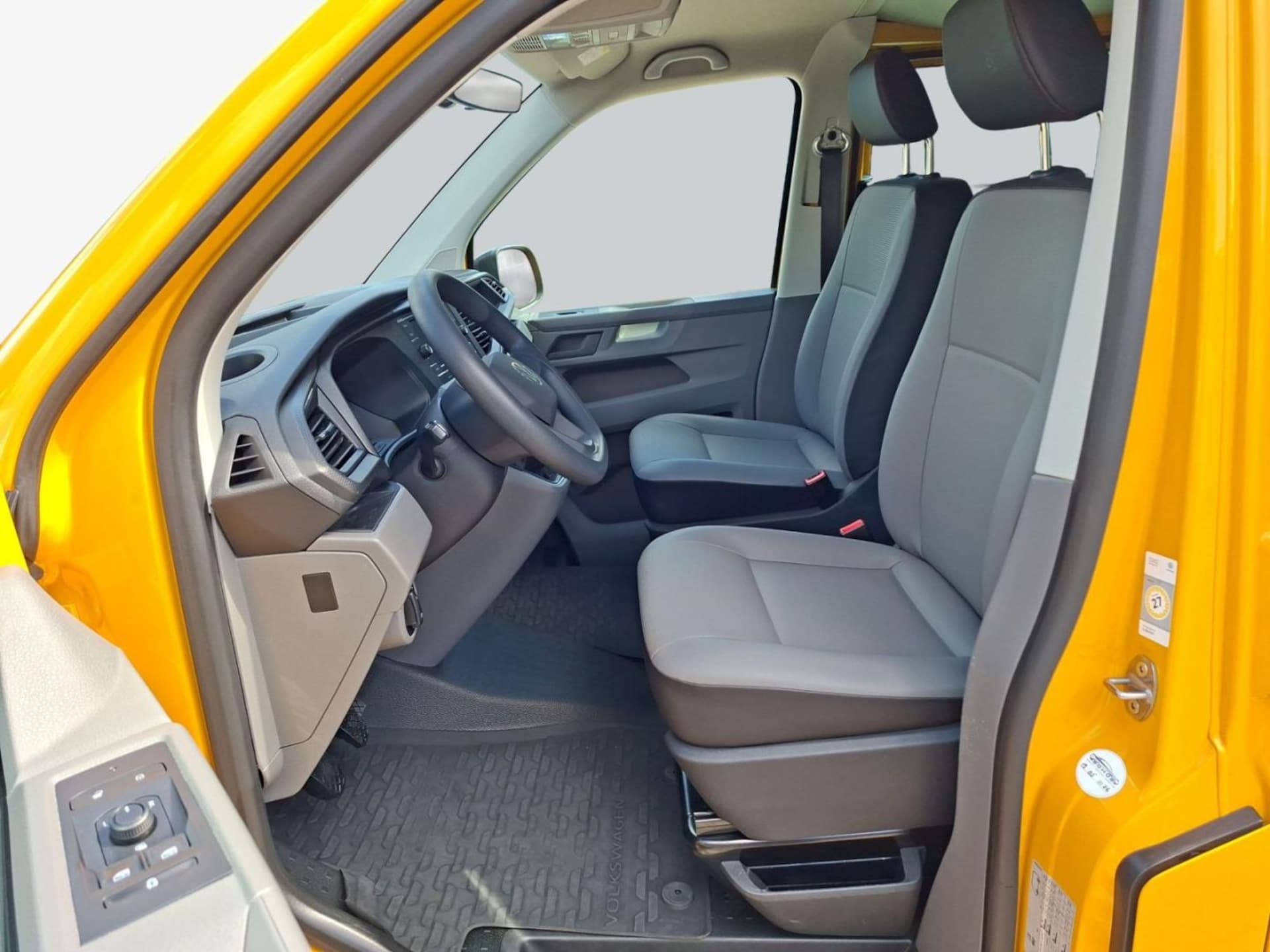 Volkswagen T6.1 Transporter Kombi langer Radstand