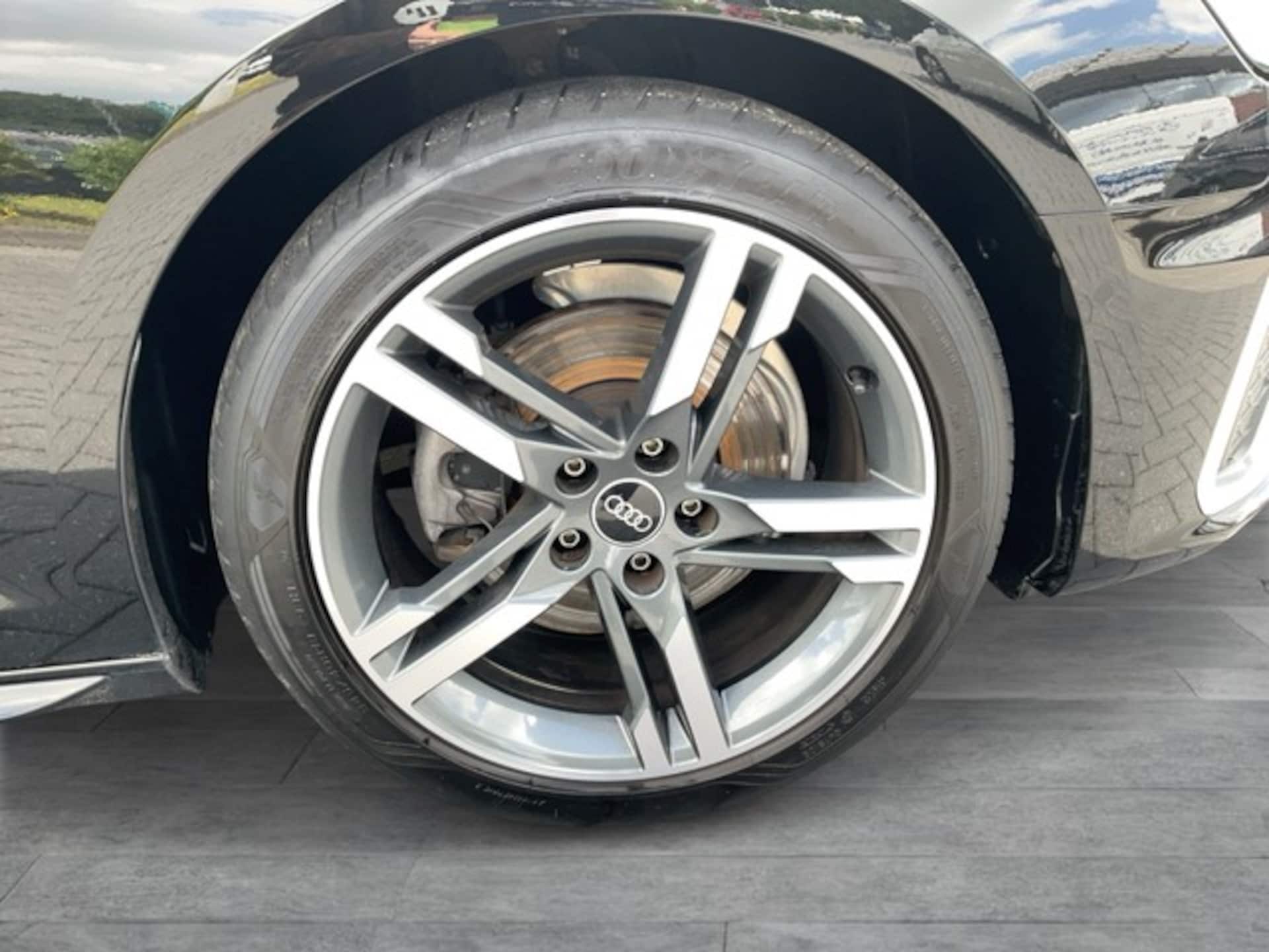 Audi A4 Avant S line