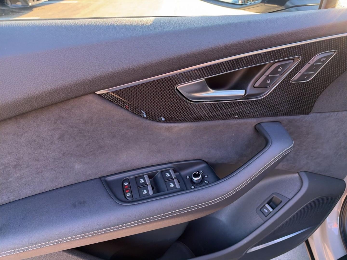 Bild über Audi SQ7 competition plus TFSI quattro tiptronic - für weitere Informationen kontaktieren Sie den Audi Partner