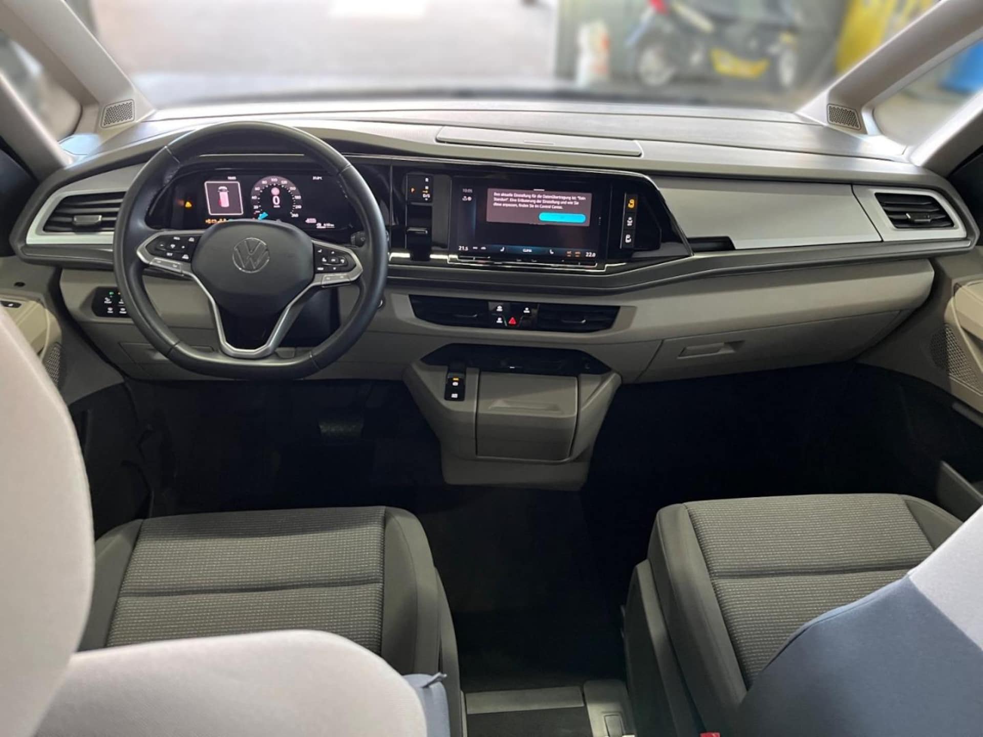 Volkswagen Multivan Langversion Basis-Modell