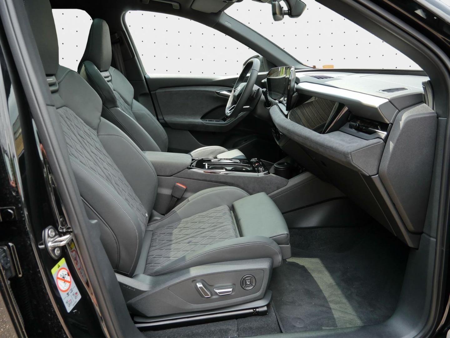 Image about Audi Q6 SUV e-tron e-tron quattro