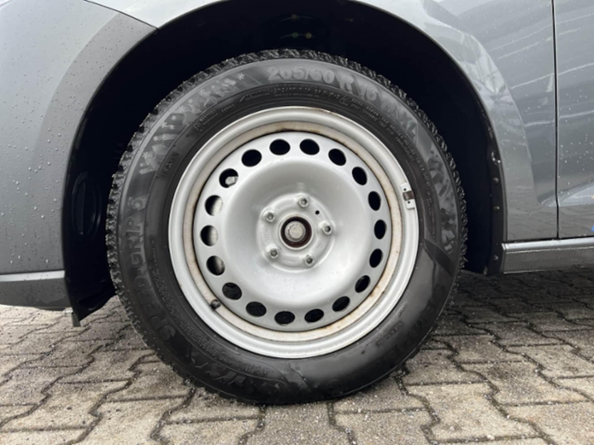 Volkswagen Caddy Basis-Modell