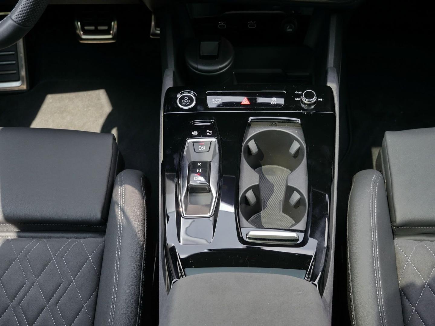 Image about Audi Q6 SUV e-tron e-tron quattro