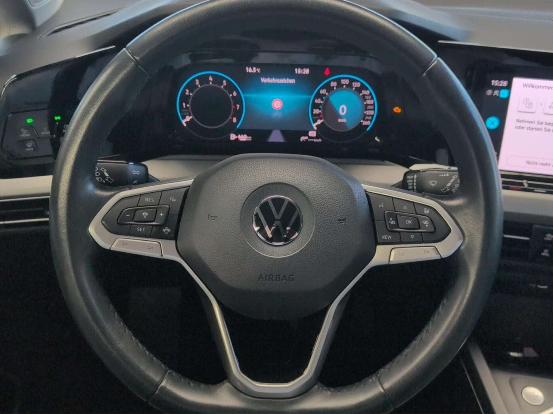 Volkswagen Golf Life